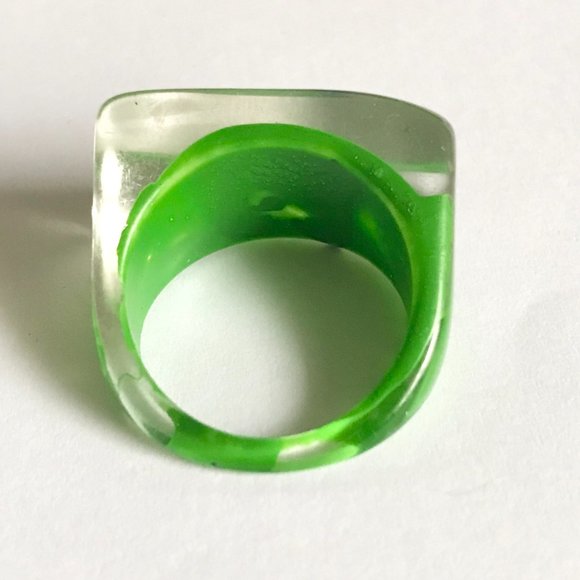 Vintage Lucite Acrylic Ring Size 9 Retro Abstract Hand Painted Green Blue Red - Picture 8 of 11